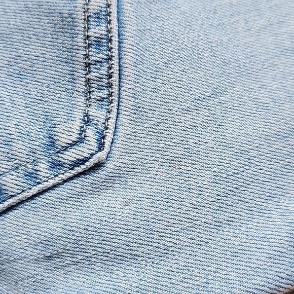 Levi's High Waisted Mom Jeans, Size 26 - Picture 16 of 16